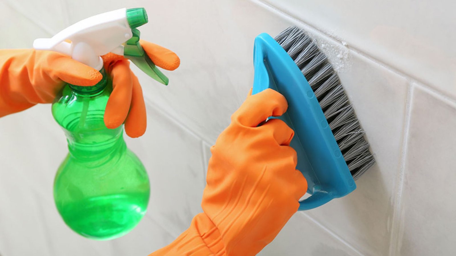 Comparing the Effectiveness of Eco-Friendly vs. Traditional Cleaners