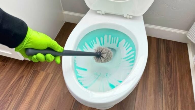 Eco-Friendly Bathroom Cleaning Tips